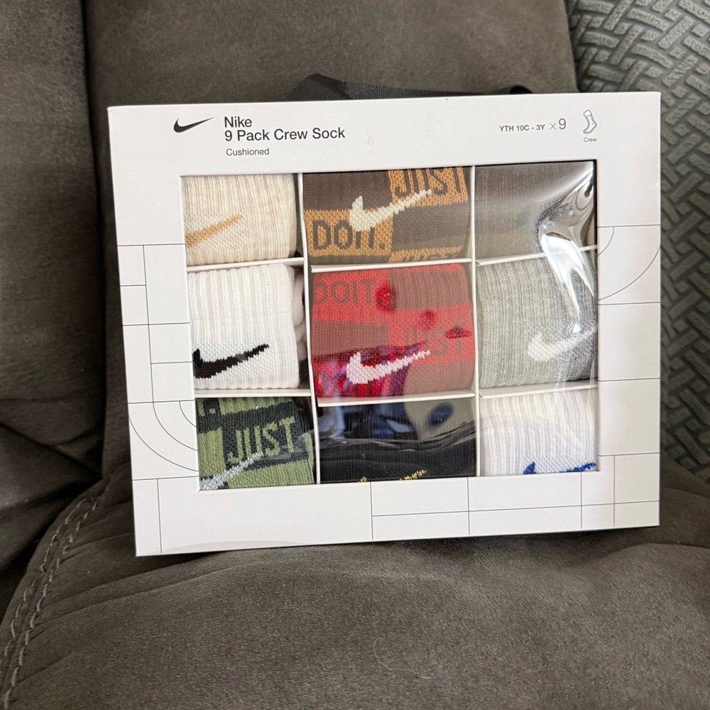 Nike boy’s Cushioned Crew Socks 9-Pack - Multicolor